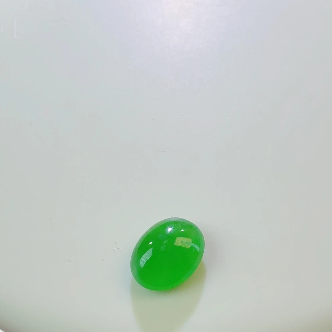 翡翠裸石冰阳绿蛋面
