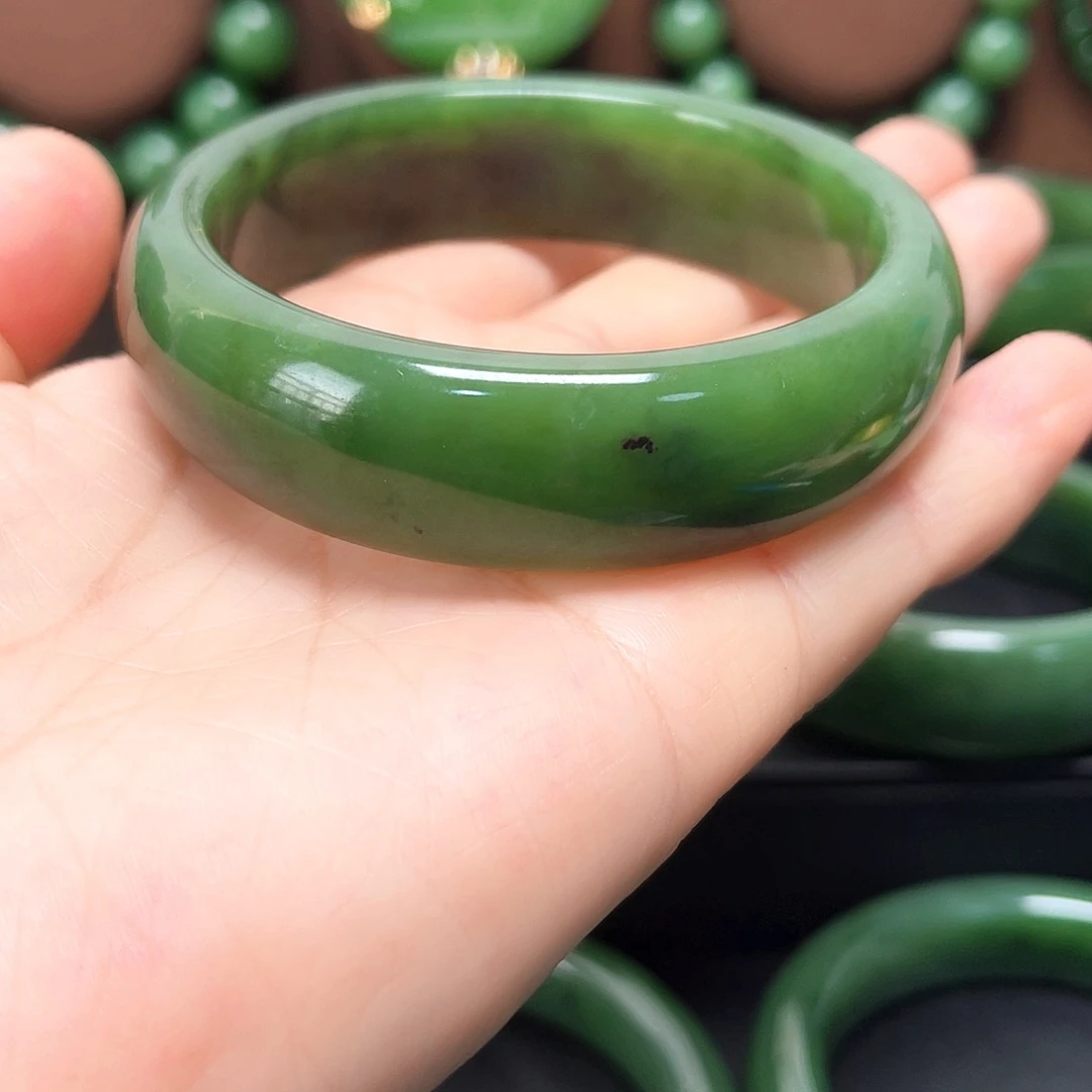 和田玉（碧玉）未镶嵌手镯