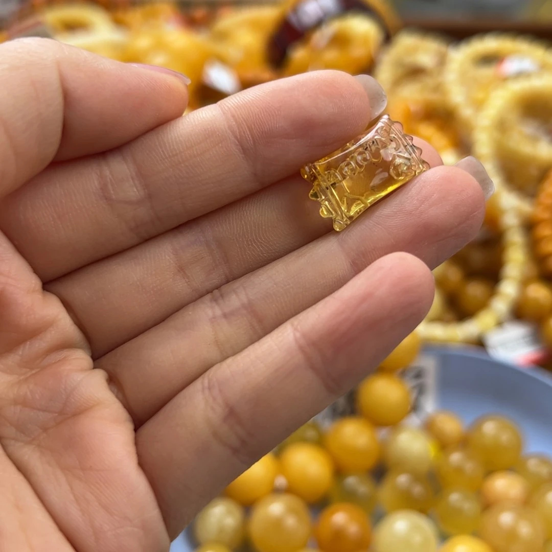 未镶嵌琥珀珠宝奇石