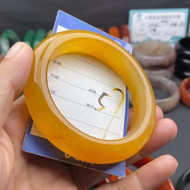 未镶嵌手镯石英质玉