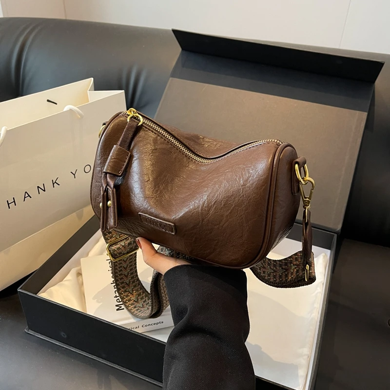 ins斜挎包美拉德复古饺子包包女2025新款爆款时尚百搭单肩斜挎包