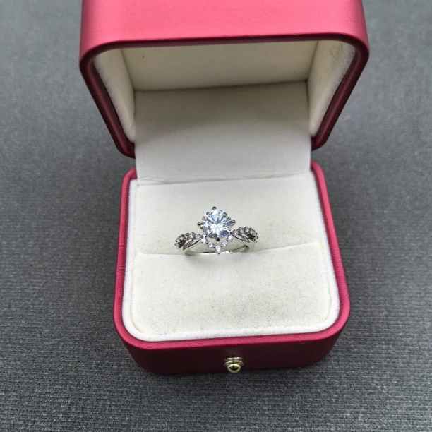 【经典永恒  光芒四射】 戒指 GDJ10438