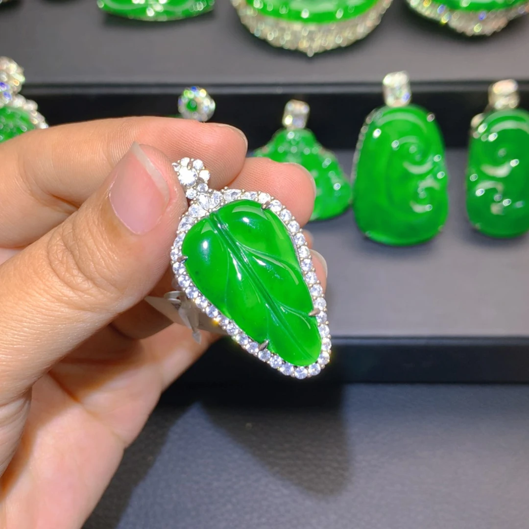 【闪购商品】吊坠(不含链)银S925镶嵌翡翠