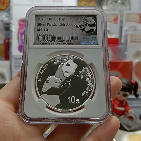 纯银2023熊猫银币70分