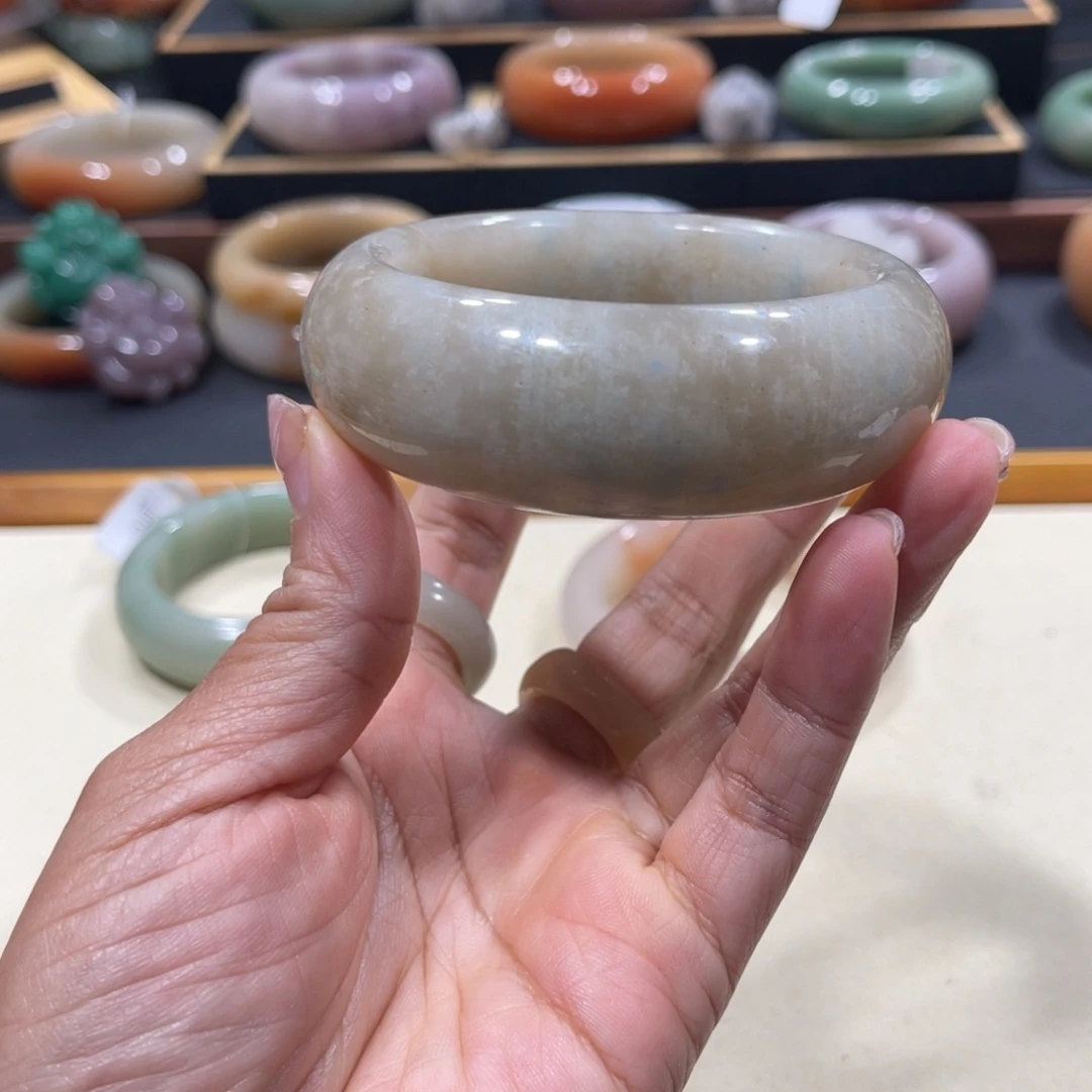 未镶嵌手镯石英岩玉