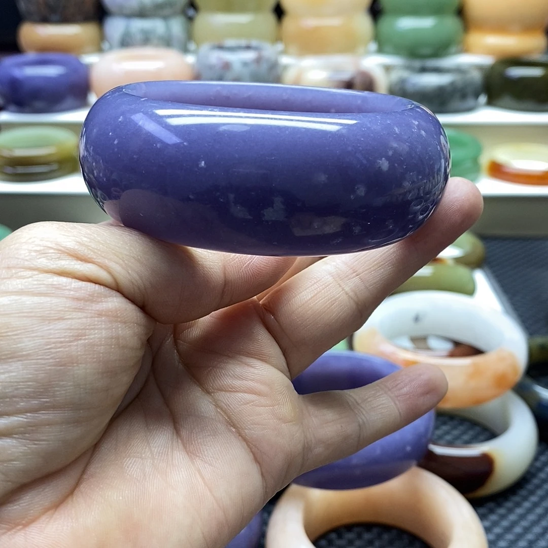 乐***乐石英质玉未镶嵌手镯