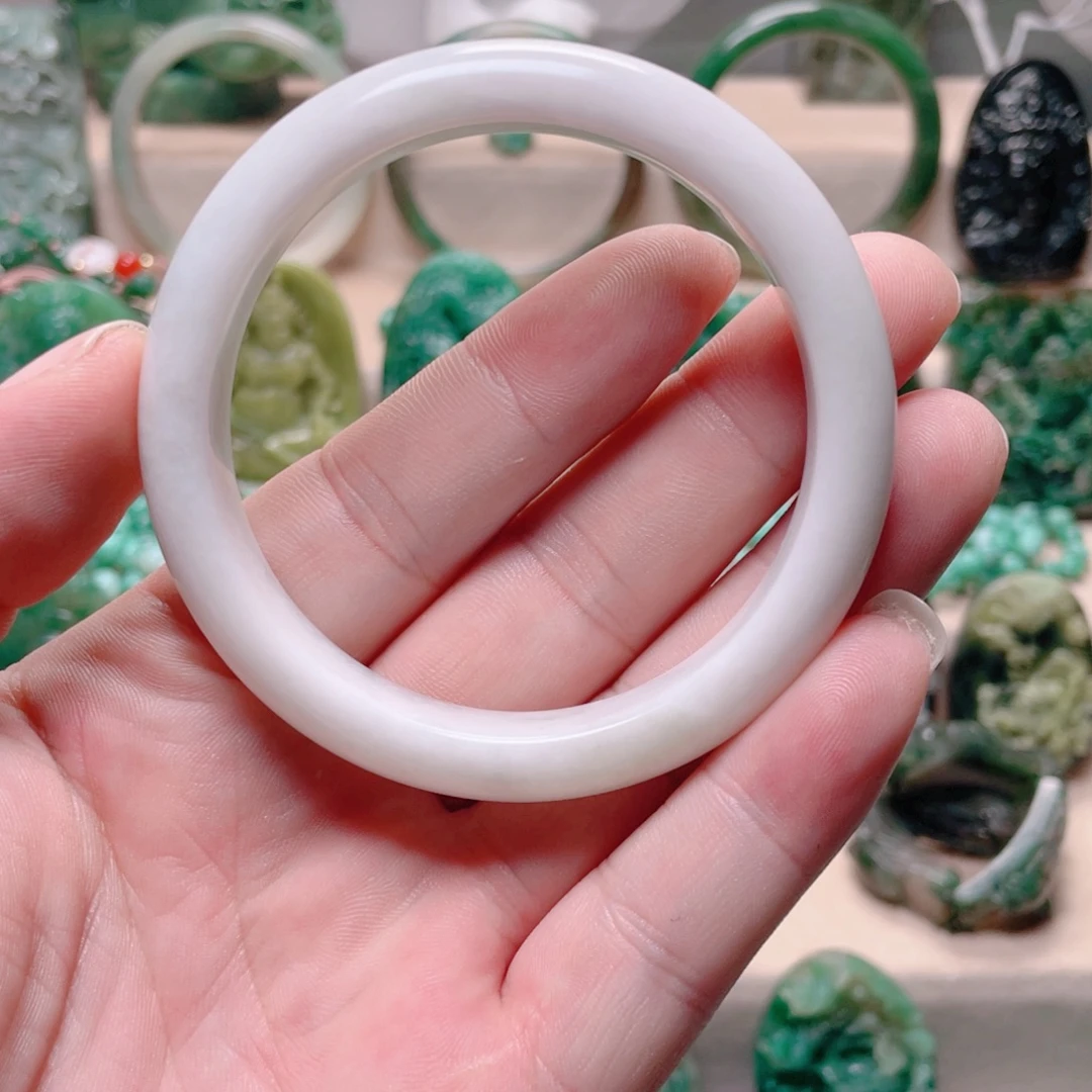 独山玉未镶嵌颈饰