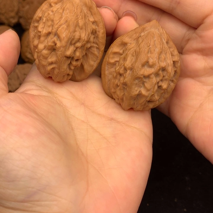 文玩核桃吊坠大红袍