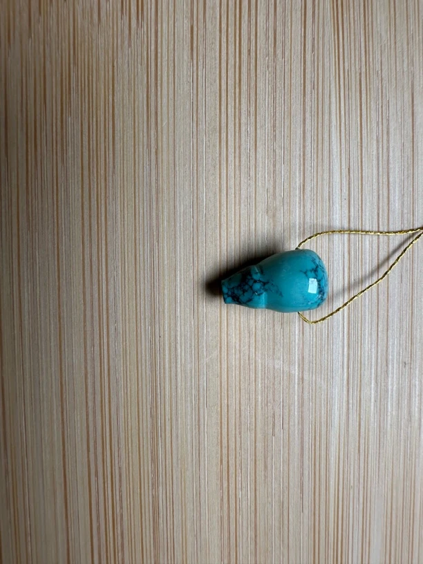 原矿绿松石三通配饰