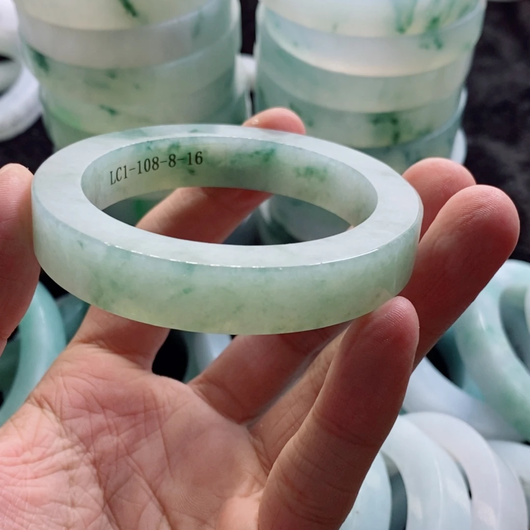 爱***悔未镶嵌A货定制翡翠