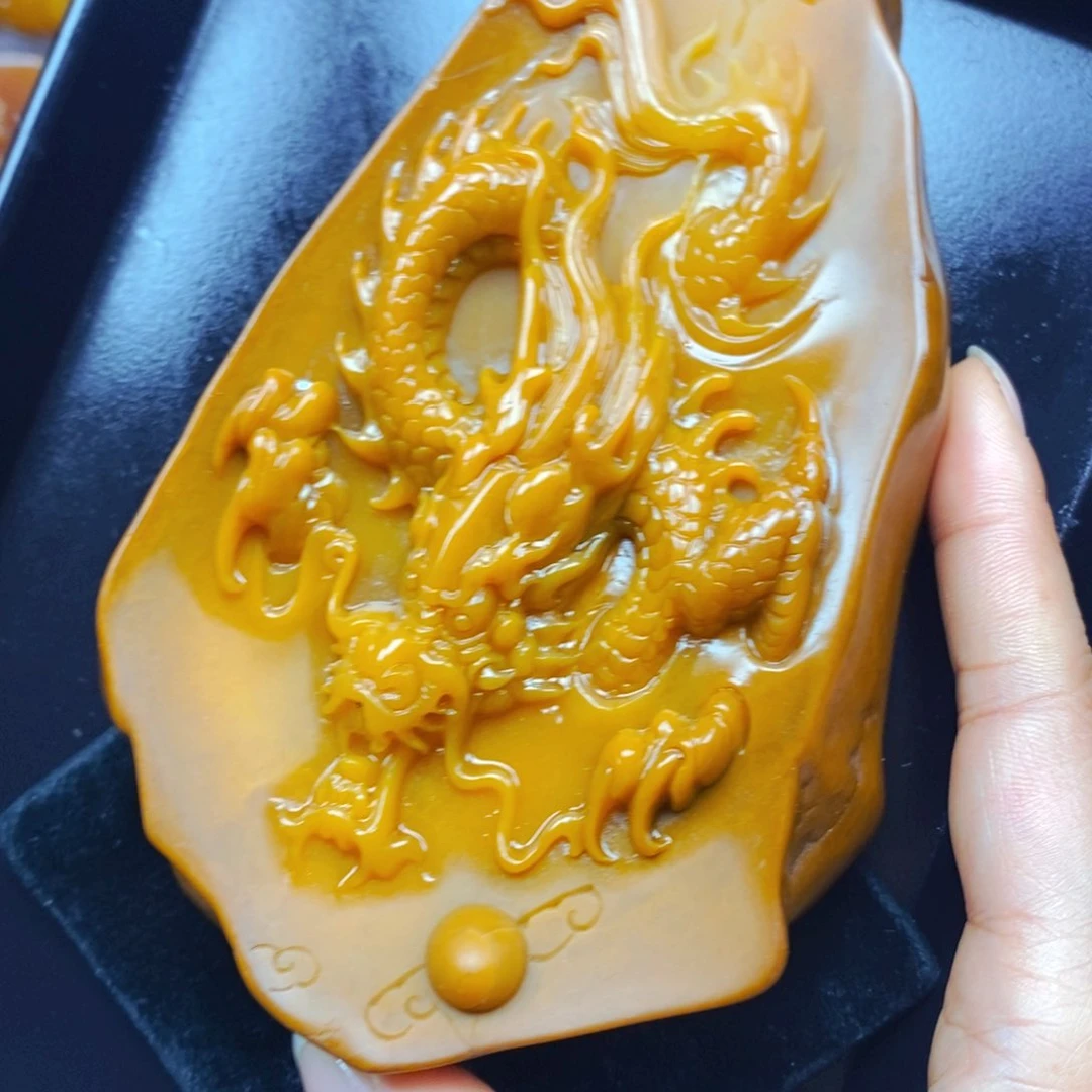 未镶嵌石英质玉（黄龙玉）颈饰