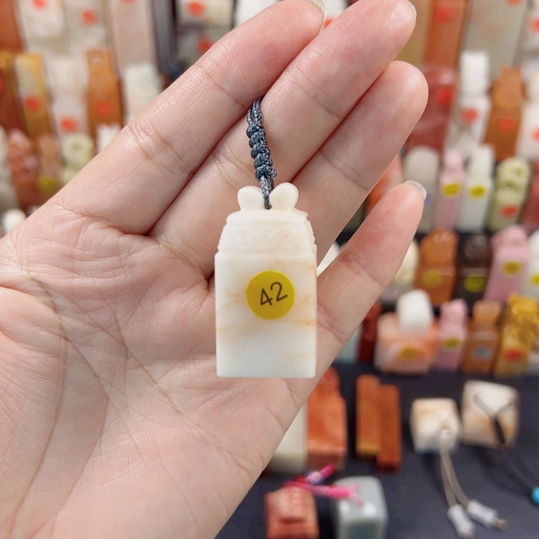 寿山石印石在****牛2.0包刻4字