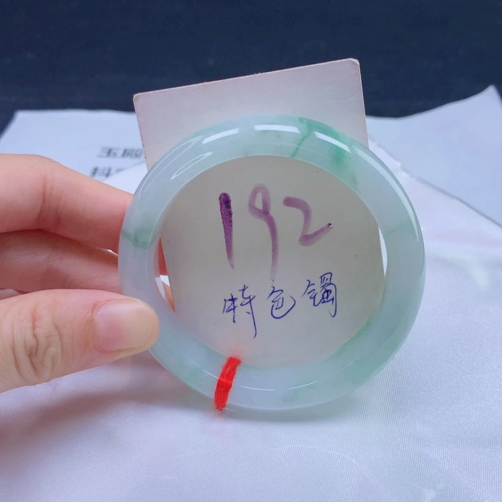 翡翠未镶嵌手镯飘绿花51525151