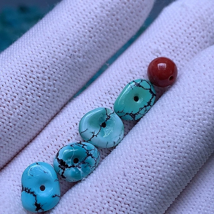 浮***欢未镶嵌南红玛瑙珠宝奇石