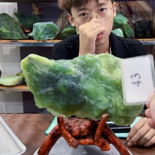 未镶嵌蛇纹石玉原石