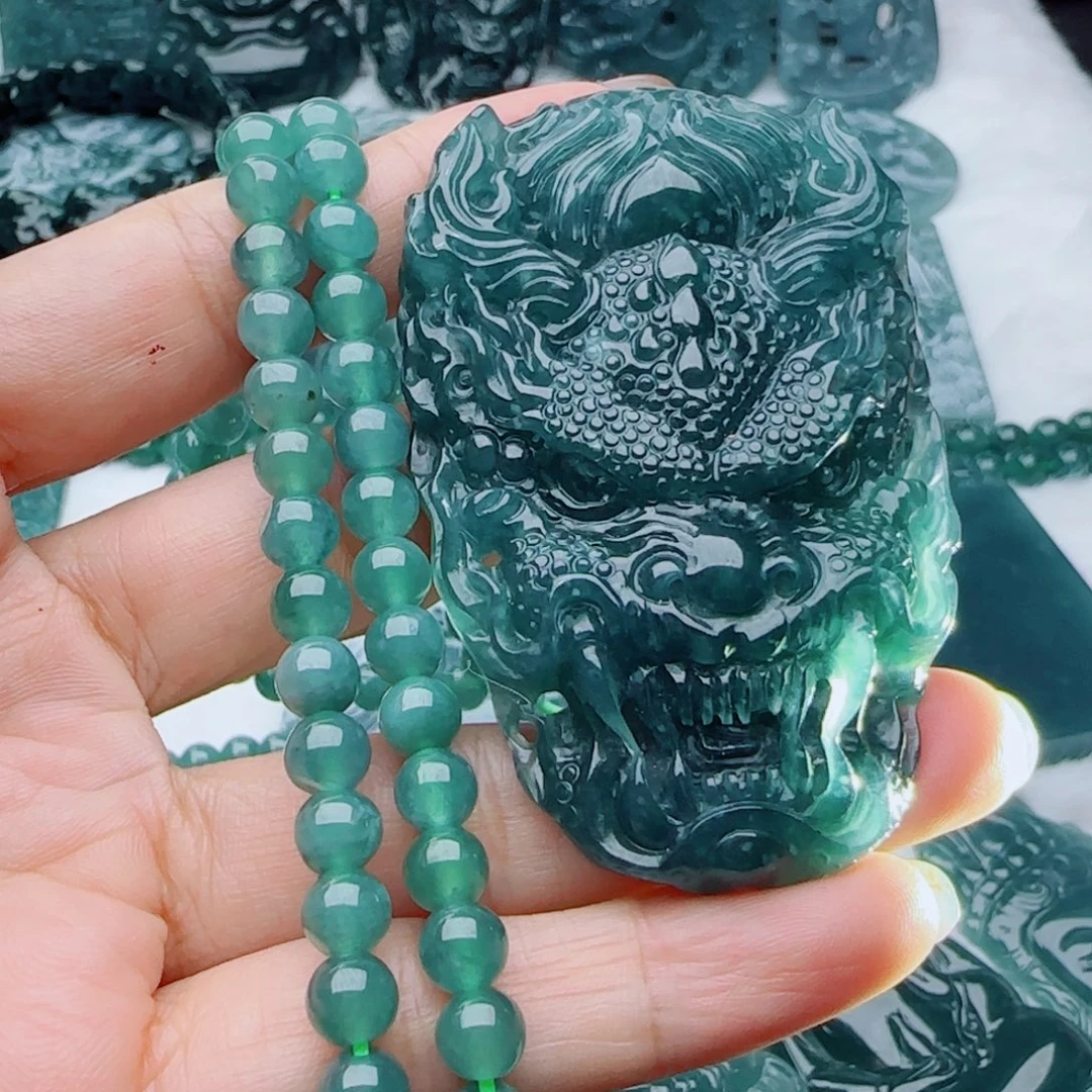 李***东翡翠未镶嵌颈饰多样性发货天然的A货翡翠