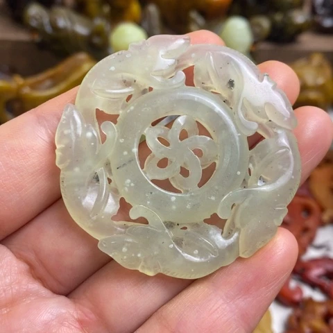 蛇纹石玉未镶嵌颈饰50