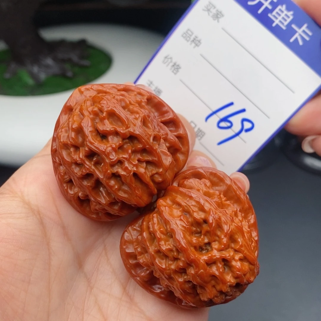 文玩核桃把件40三角白169