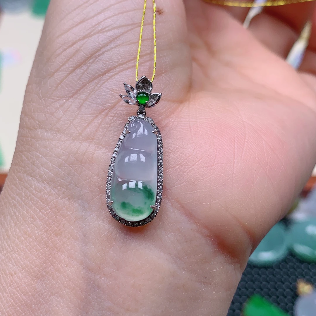 缅甸天然A货翡翠，冰飘花福豆 编号233/321尺寸27-10-5