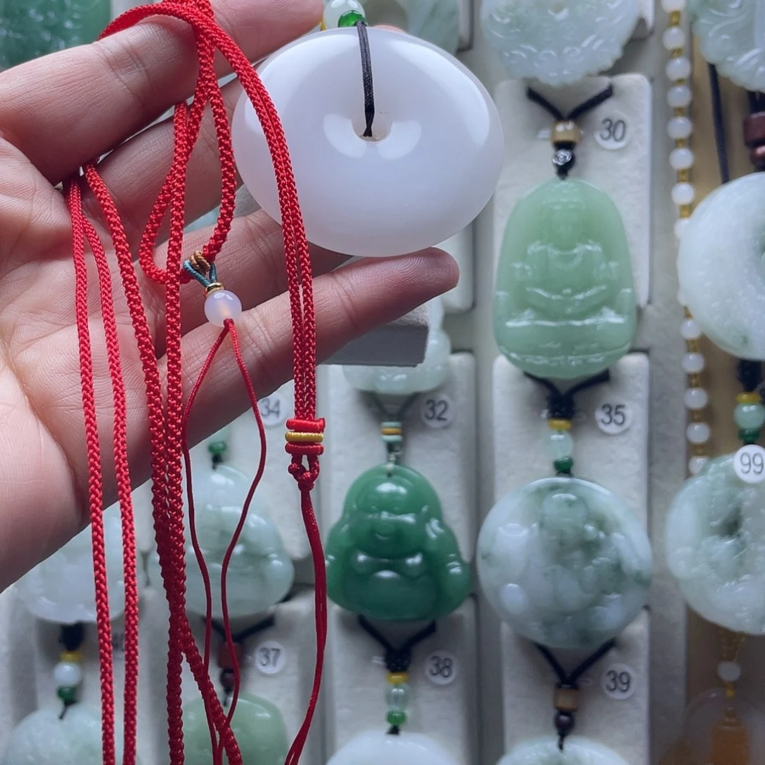 石英质玉未镶嵌颈饰