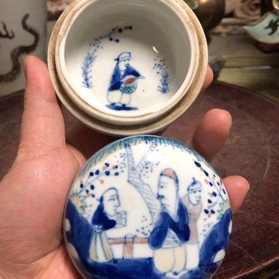 瓷陶瓷的设计师是一个