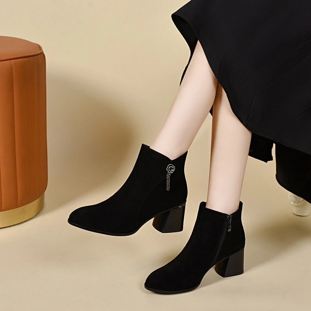 羊皮绒面短靴女2025秋季新款真皮圆头粗跟磨砂皮女靴中跟马丁靴