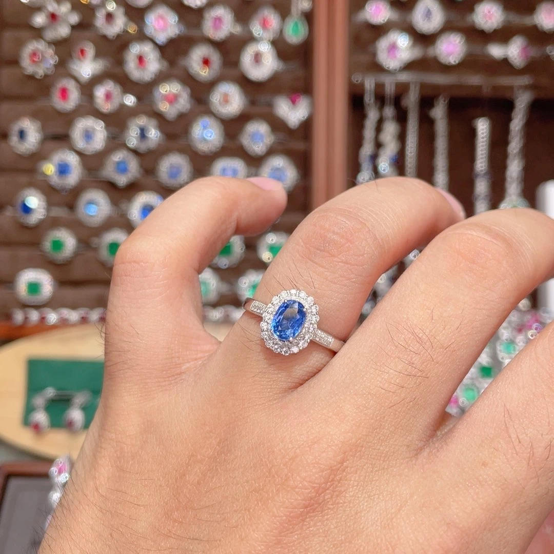 戒指蓝宝石18K金镶嵌1.25ct