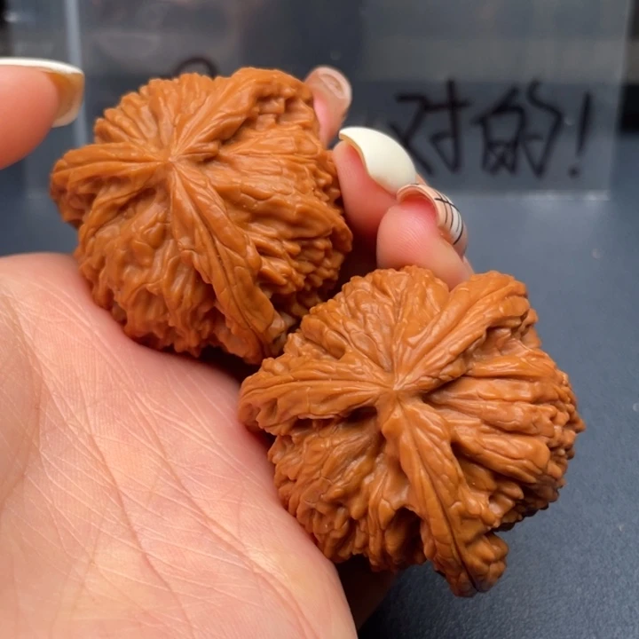 道***周文玩核桃吊坠白狮子