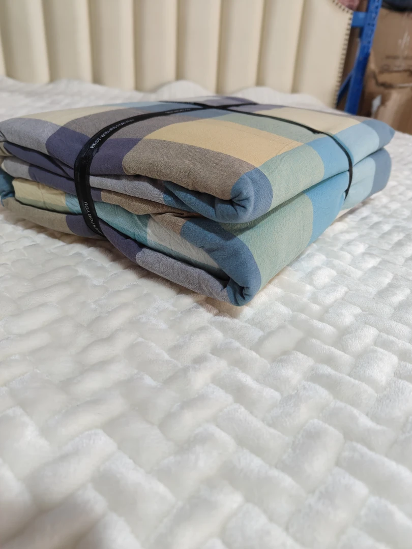 《云云家》黄彩小格四件套