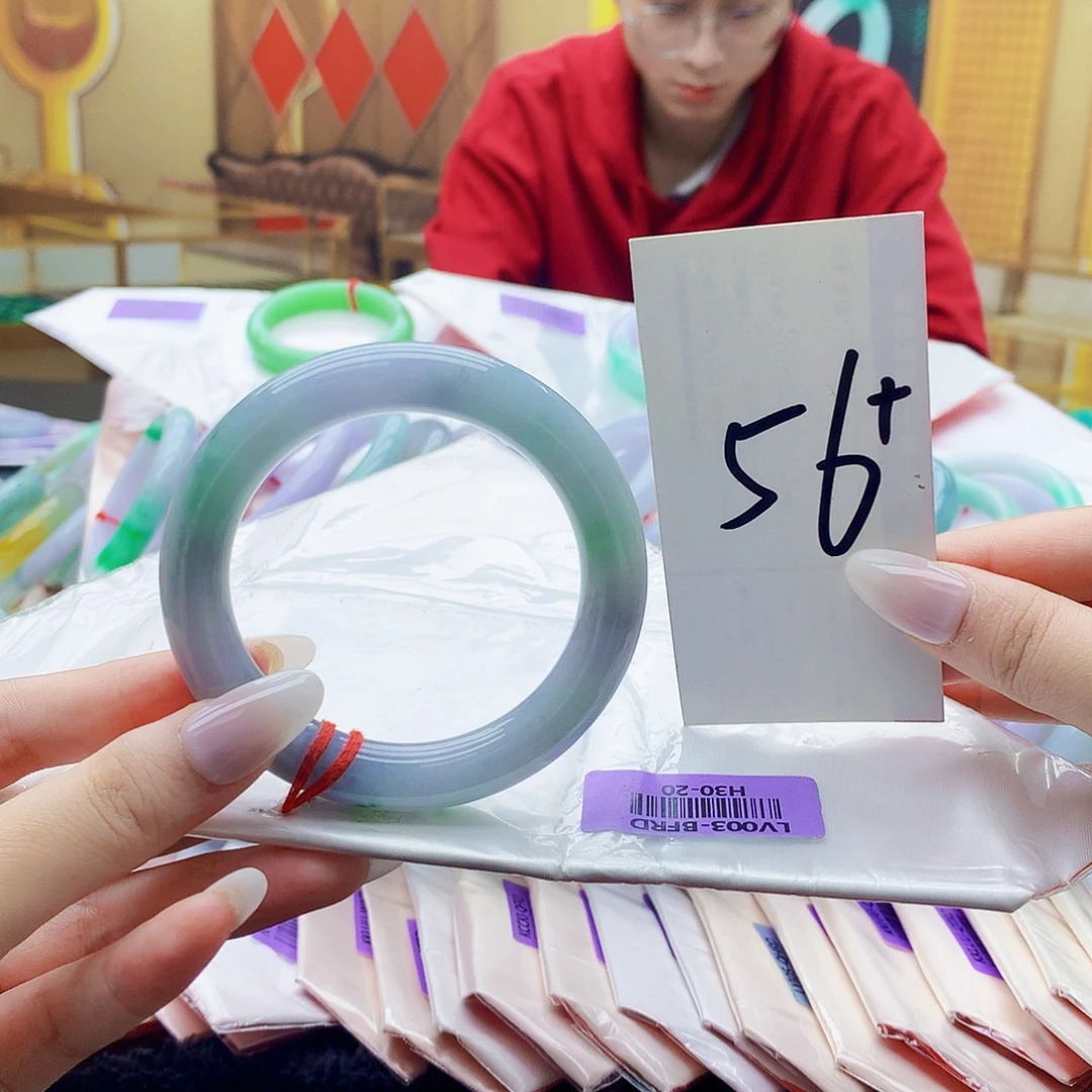 翡翠未镶嵌手镯uui