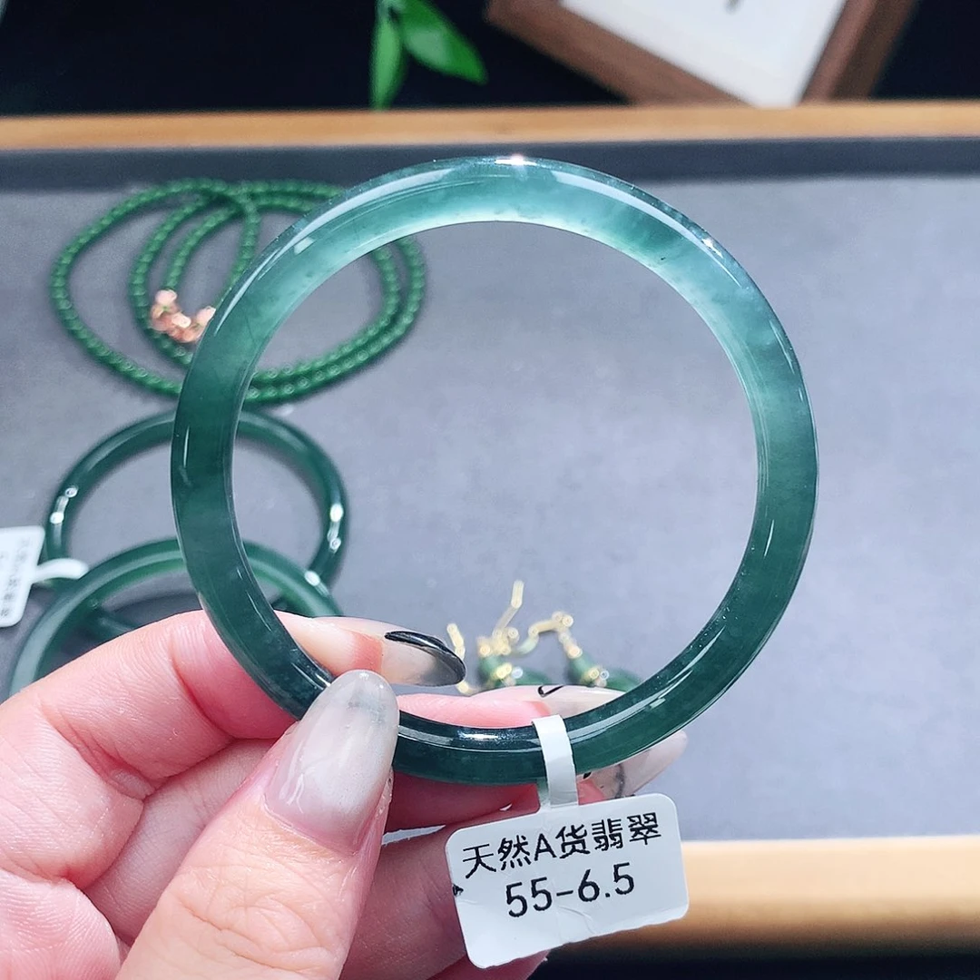 翡翠手镯（圆镯）未镶嵌