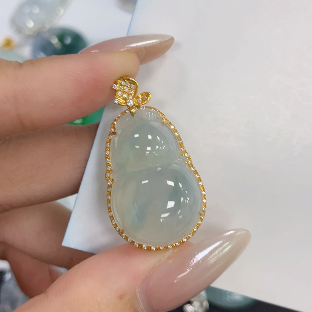 颈饰18K金镶嵌翡翠