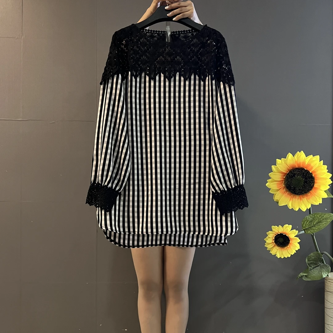 早春新款时尚宽松蕾丝镂空拼接复古格子显瘦洋气大衫