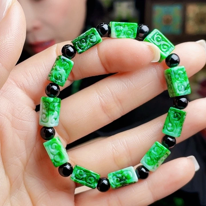 翡翠未镶嵌颈饰多样性