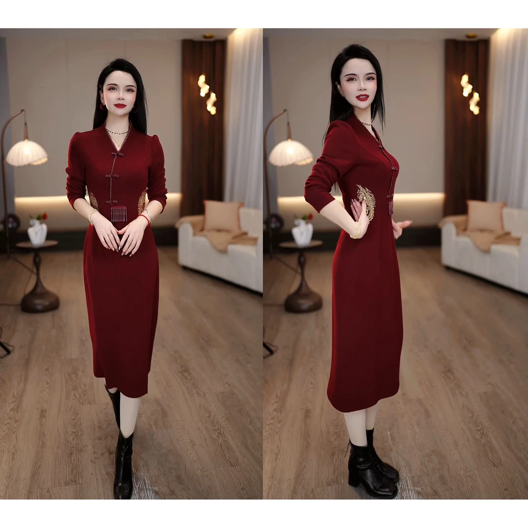 2025秋季中式盘扣V领旗袍改良绣花红色新年女装连衣裙M-4XL