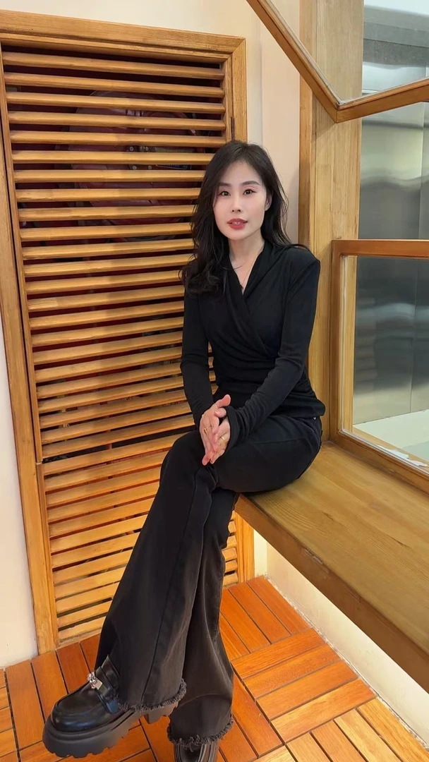 Miss huo 造型打底衫 A 黑色 7862