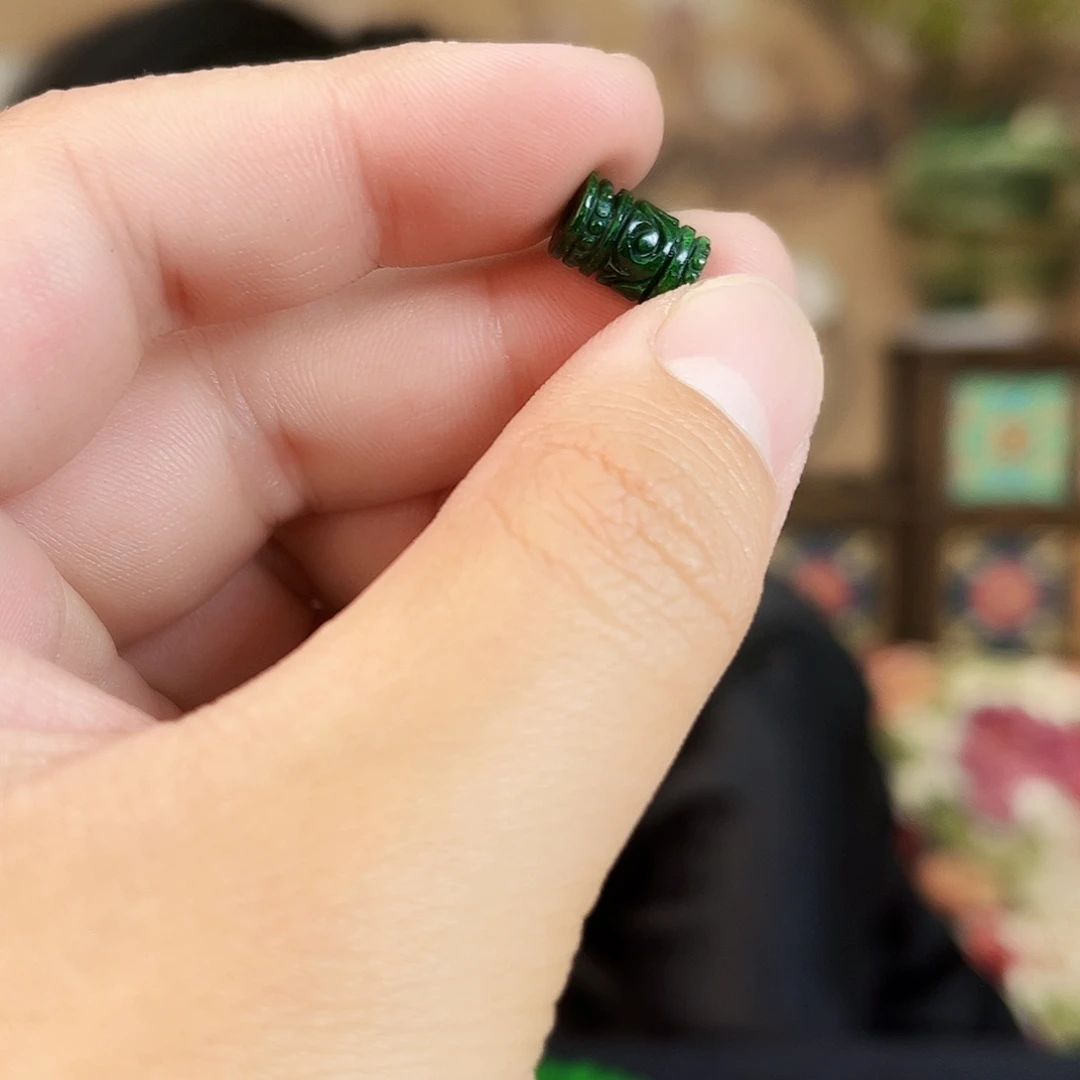 翡翠未镶嵌颈饰吊坠