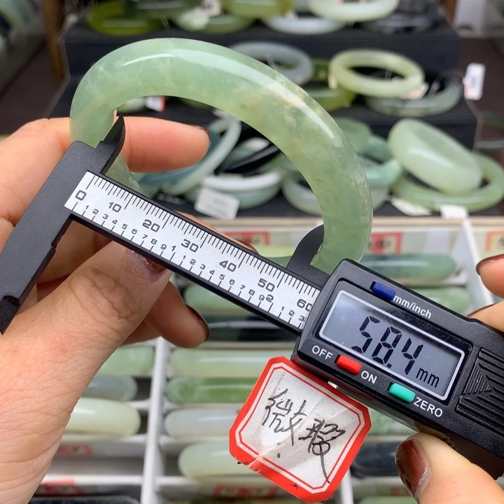 蛇纹石玉未镶嵌手镯524