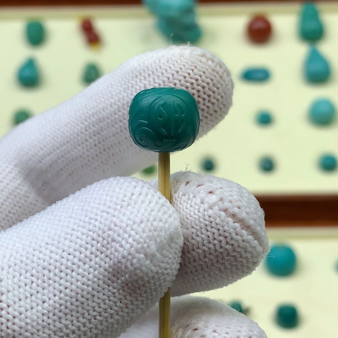 乐***桃绿松石未镶嵌绿松石