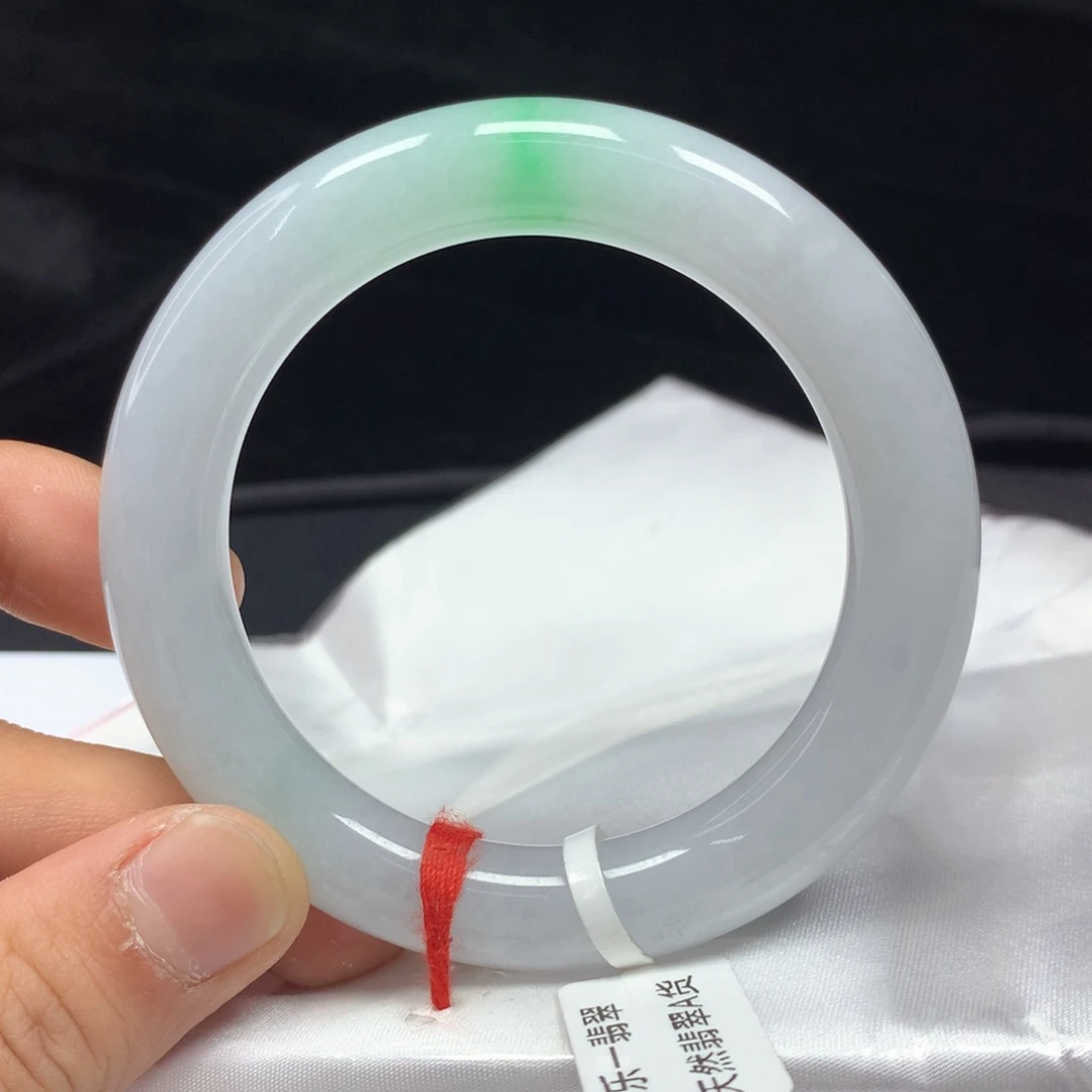 翡翠手镯（圆镯）未镶嵌53.1