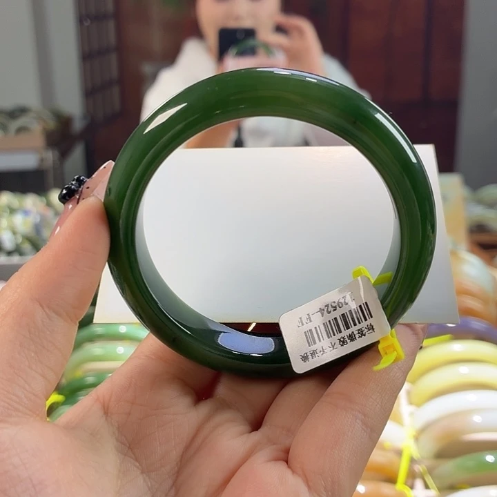 和田玉未镶嵌手镯链接39。 56