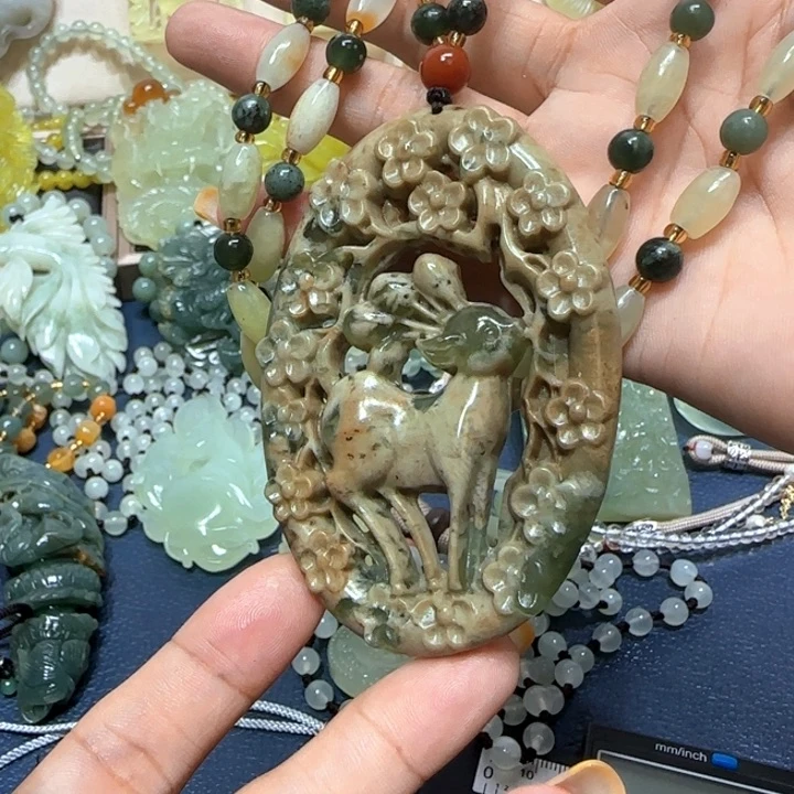 未镶嵌蛇纹石玉吊坠