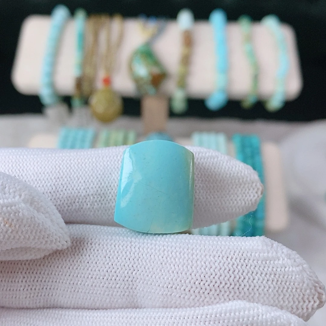 绿松石未镶嵌珠宝奇石