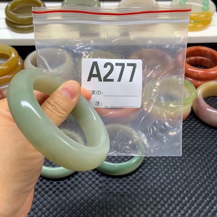 未镶嵌手镯石英质玉