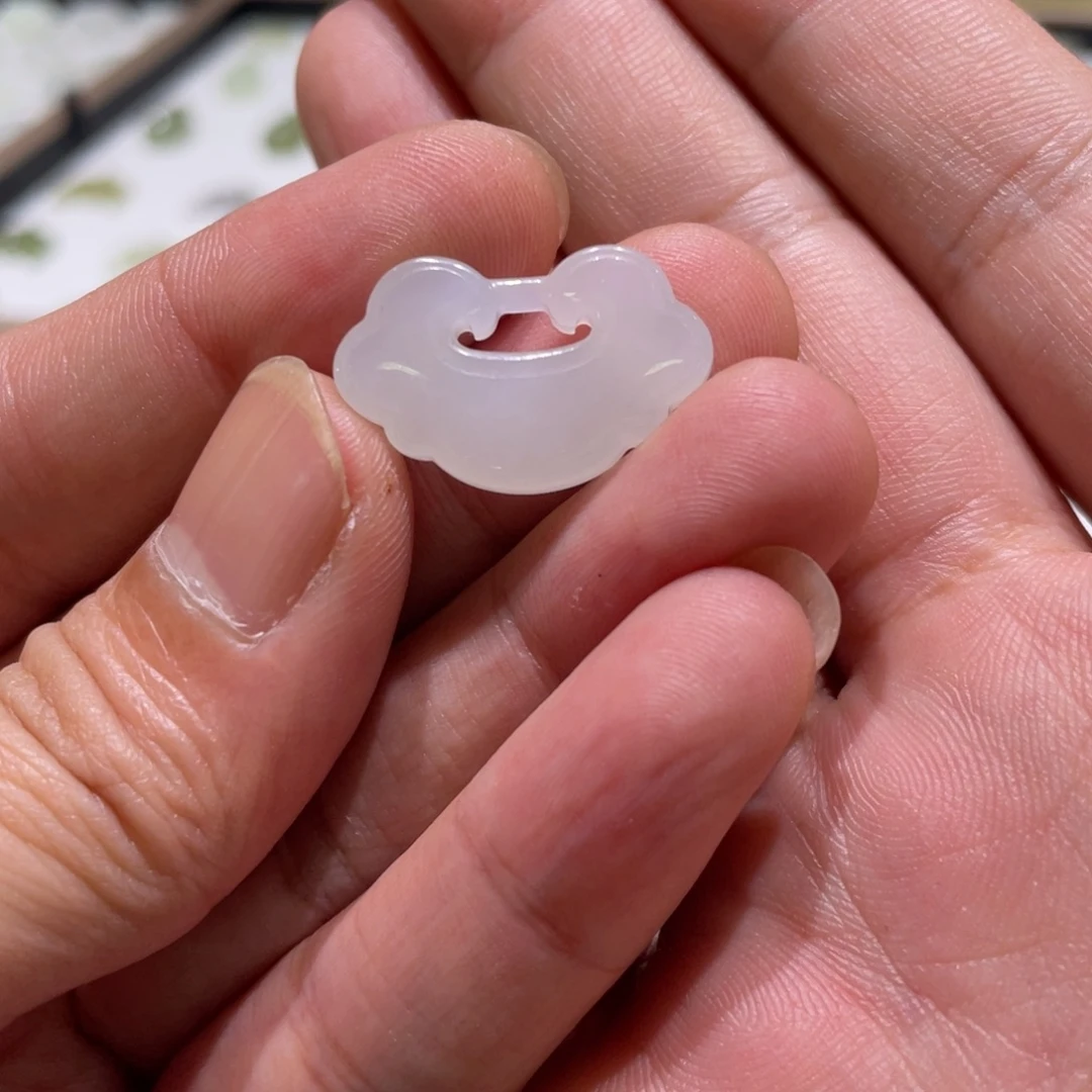 和田玉未镶嵌颈饰祥云锁