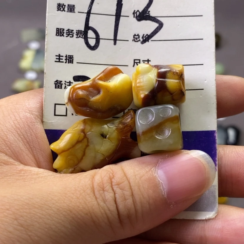 【闪购商品】未镶嵌岫玉颈饰红*肉