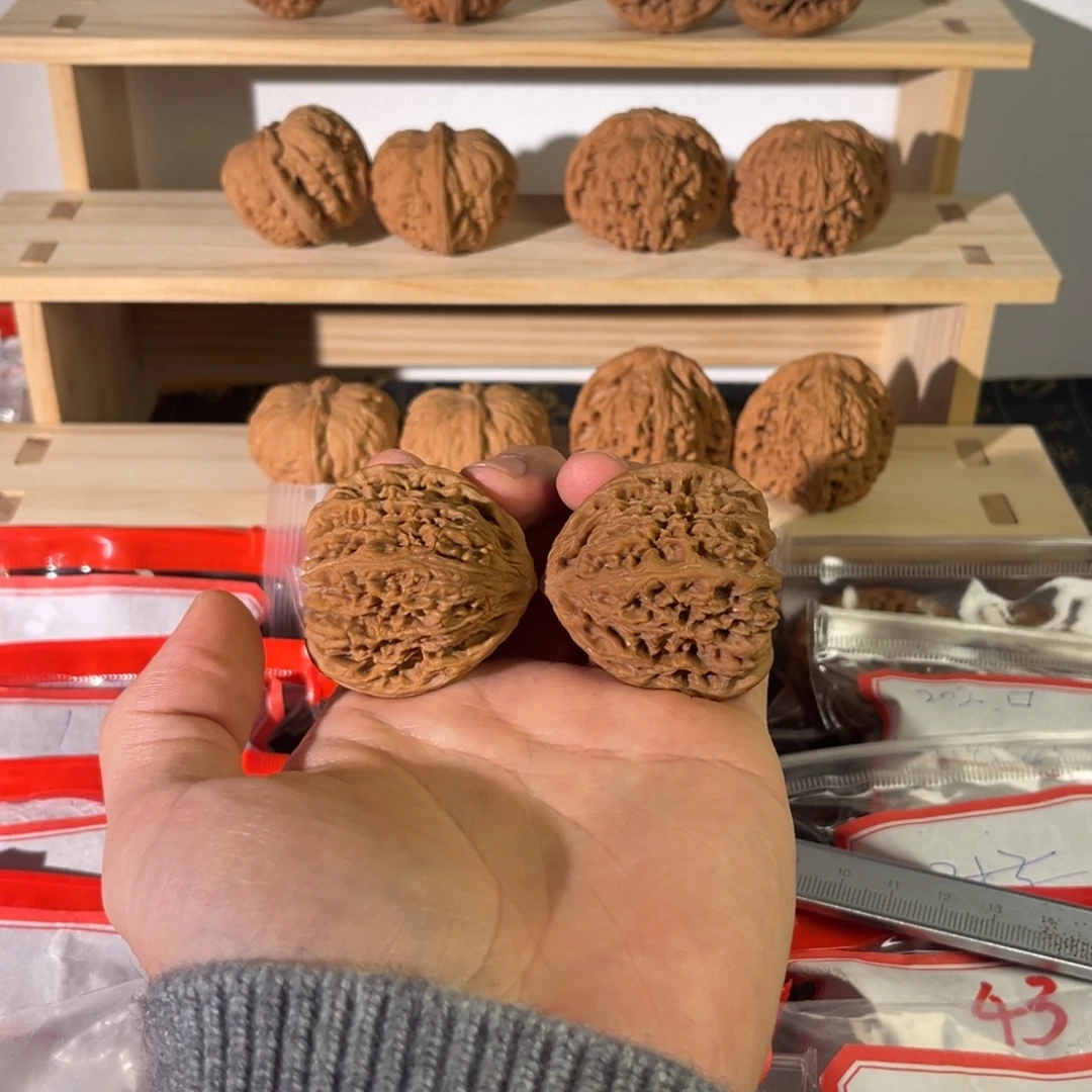 文玩核桃吊坠42三角南疆石有黄练手对不退不换