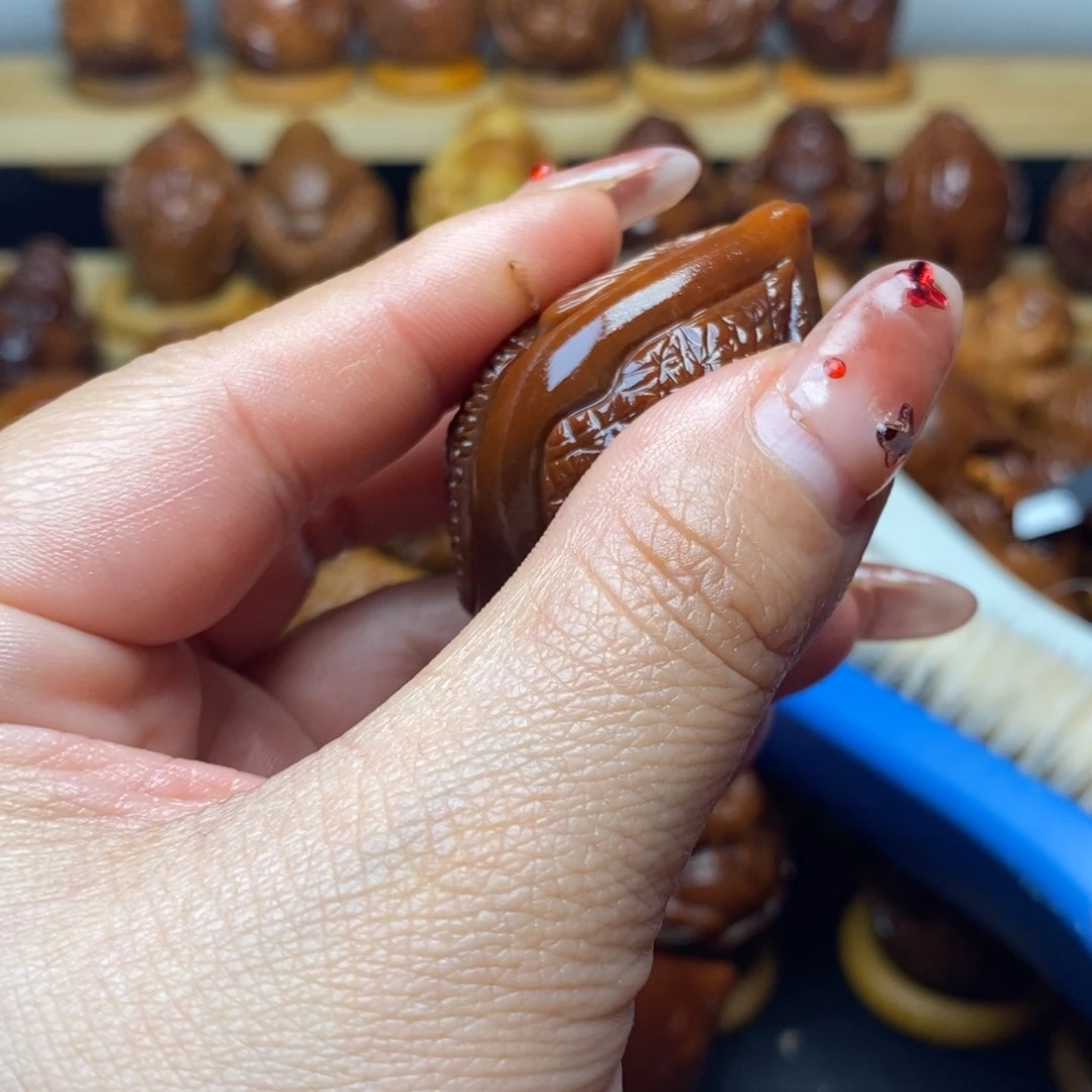 【闪购商品】橄榄核吊坠幸***仙三面玉华