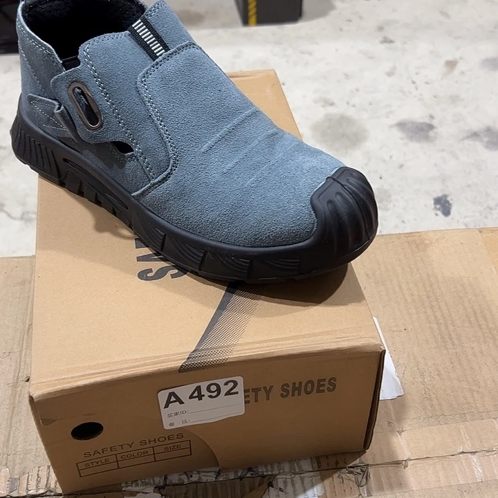 492号。42码防砸防刺劳保鞋。