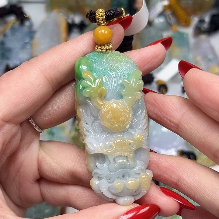 翡翠未镶嵌颈饰龙牌